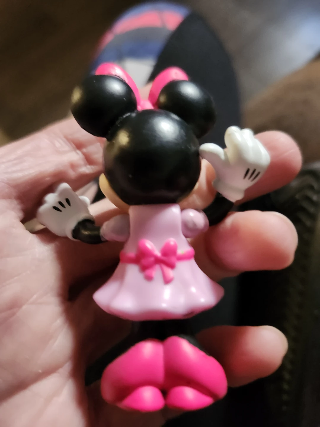 $5 minnie mouse figurine - photo 2