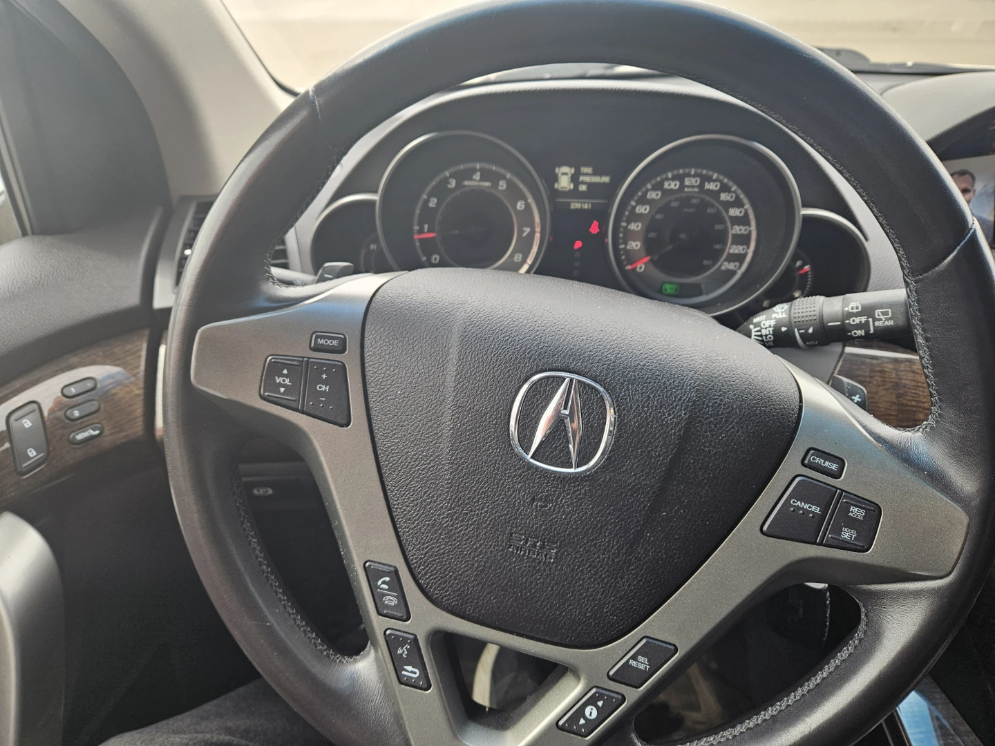 2010 Mdx - photo 2
