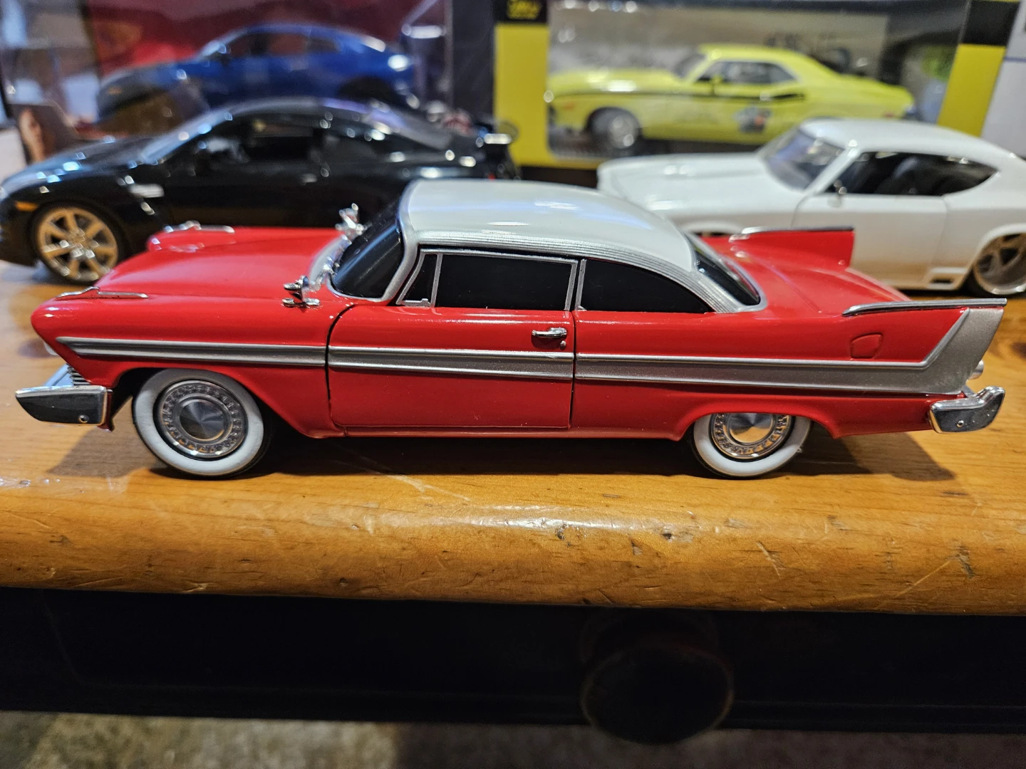 8 die-cast model cars - photo 5