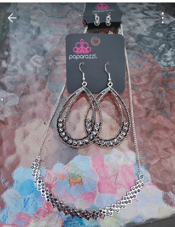 Paparazzi Necklace and Earrings Set