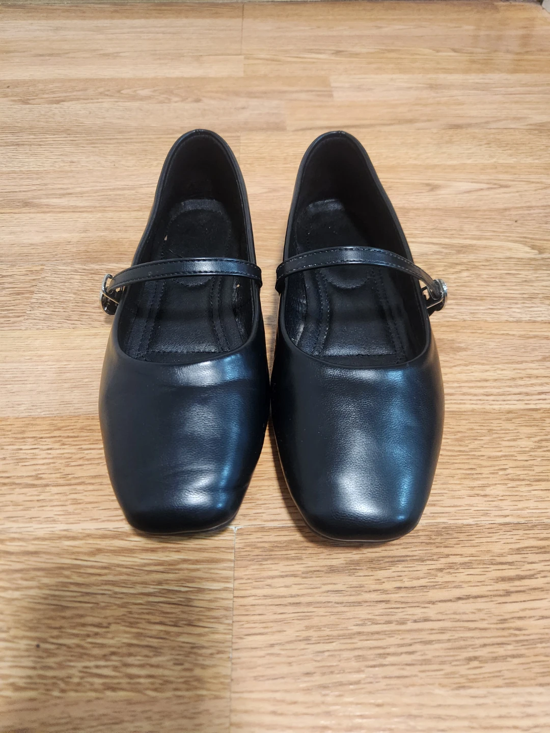 Women’s Black Flat Shoes – Size 8 - photo 3