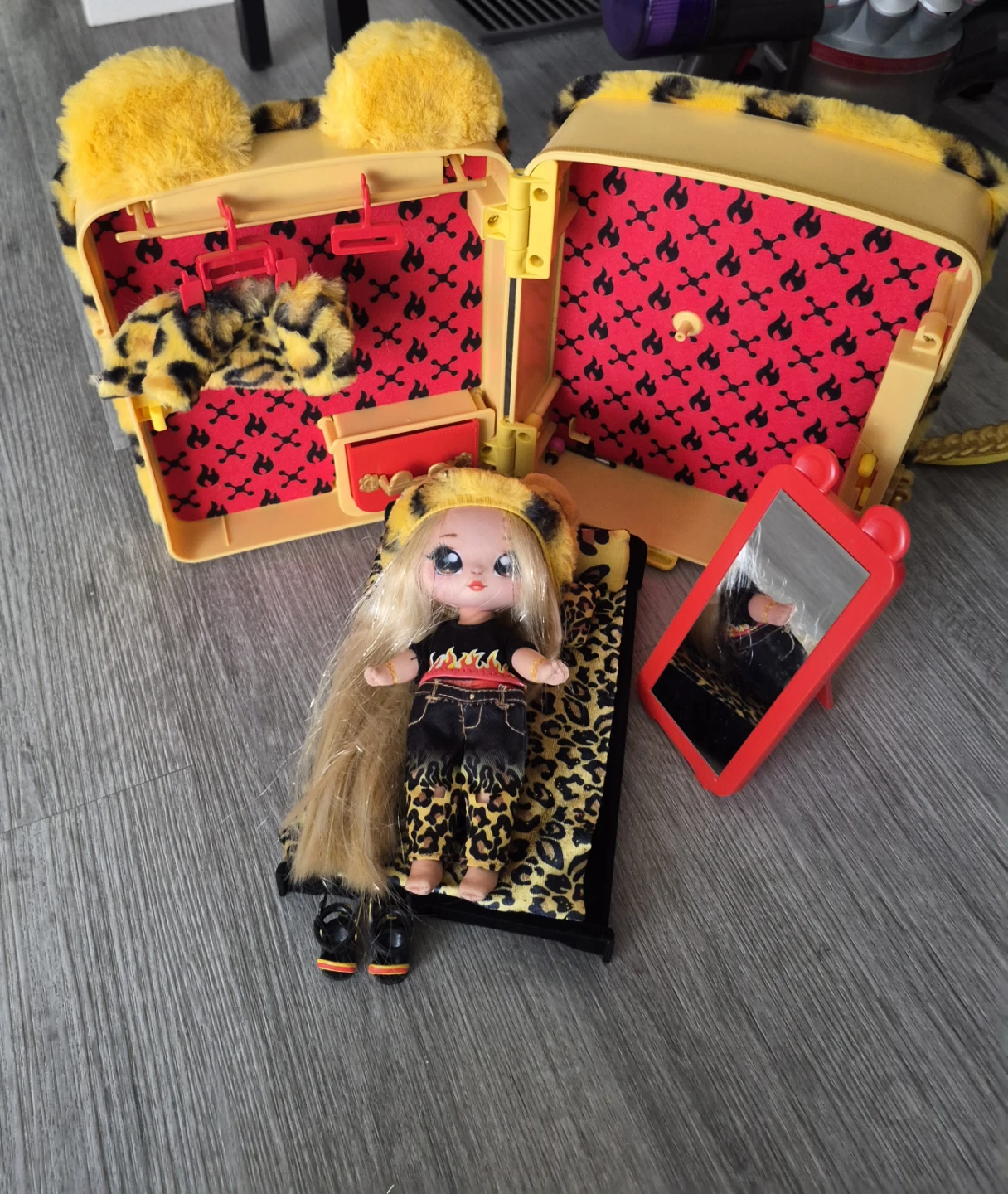 LOL Surprise OMG Fierce Doll House Playset