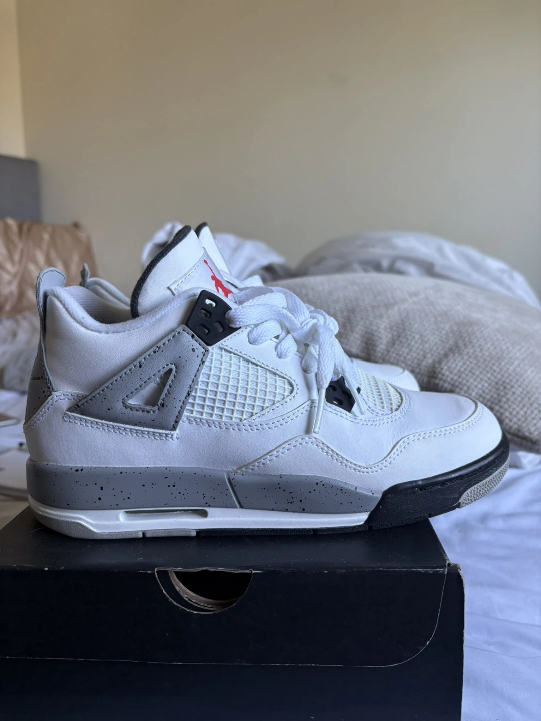 Air Jordan 4 Retro size 5.5 y