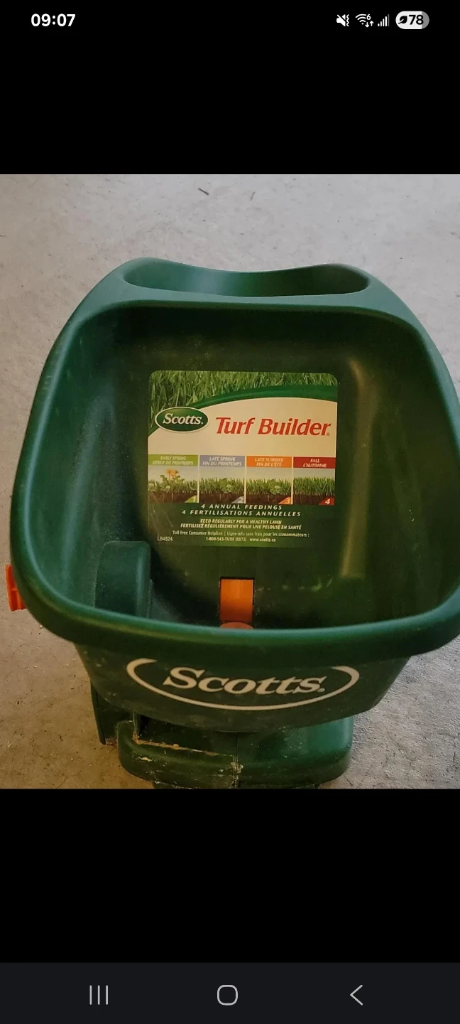 Scotts Turf Builder Lawn Spreader