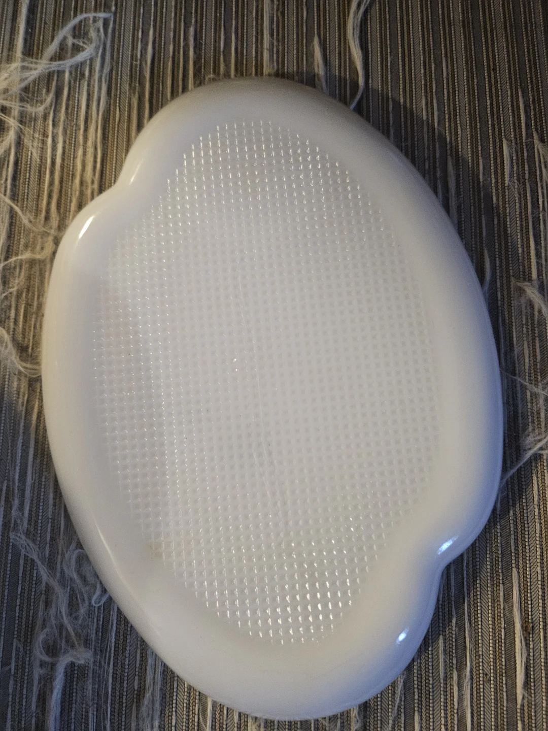Set of 4 Vintage Milk Glass Snack Plates with Floral Design - photo 3