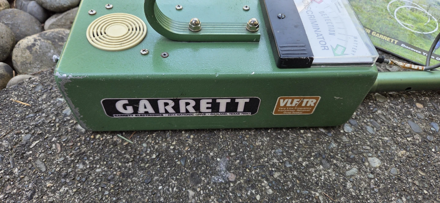 Garrett Electronics VLF/TR Deep Seeker Metal Detector - photo 3