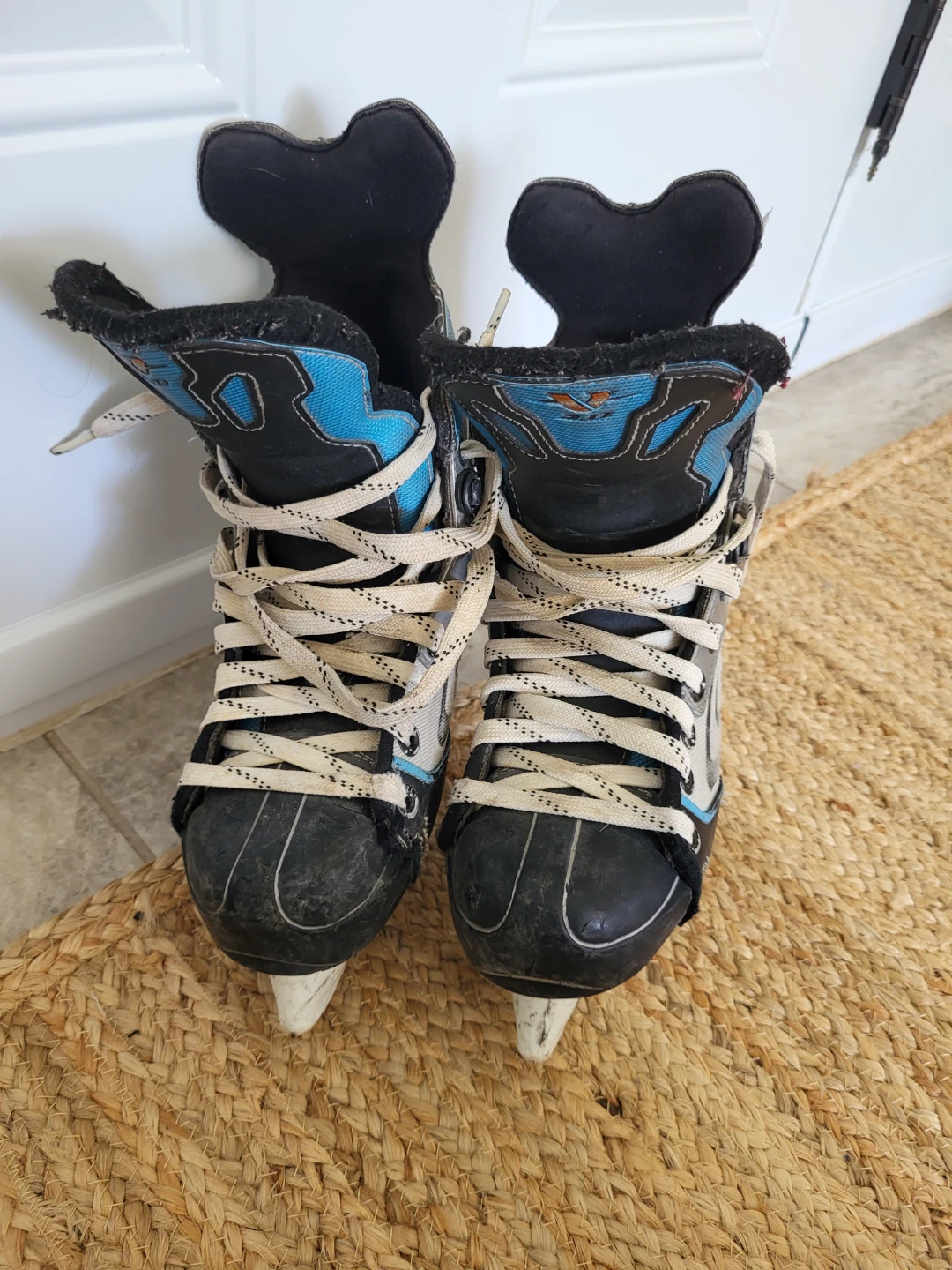 CCM Vector Hockey Skates Size 4
