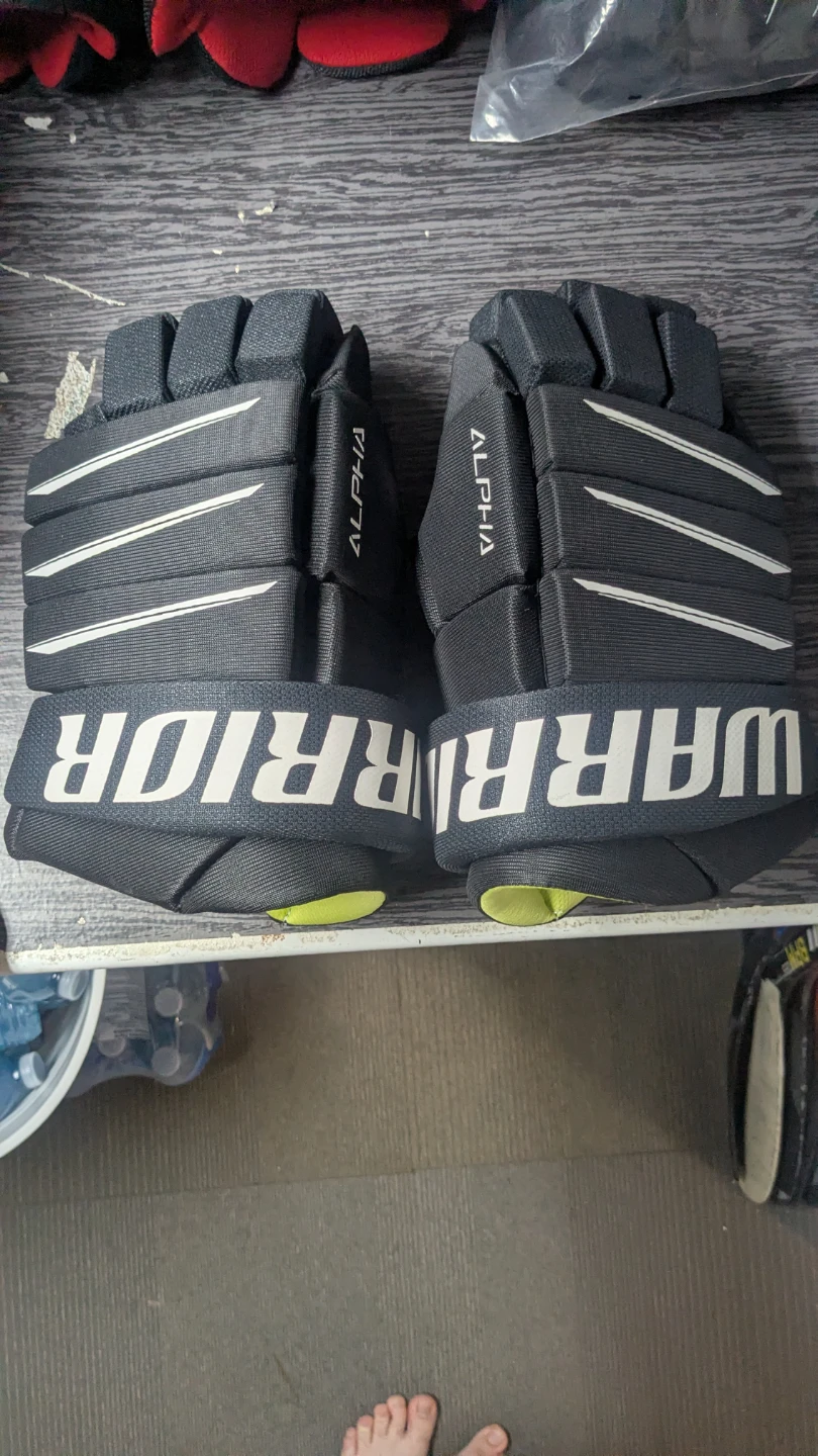 Warrior Alpha QX5 Hockey Gloves - Black, 13"
