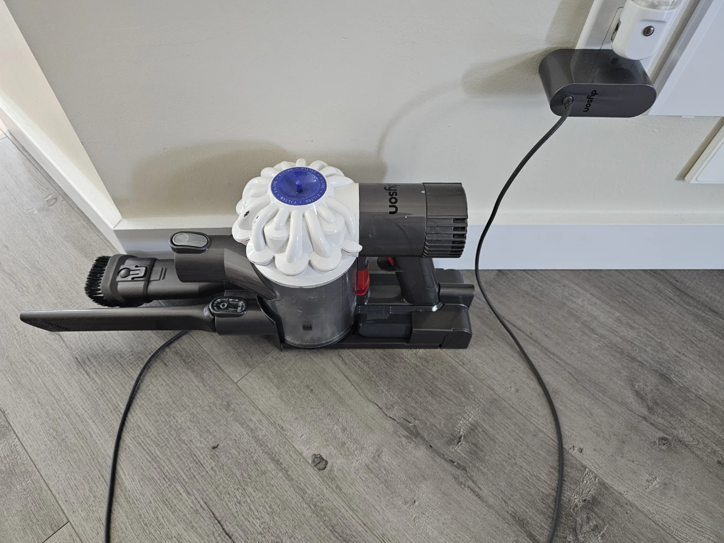 Dyson V6 Slim Cordless Vacuum Cleaner