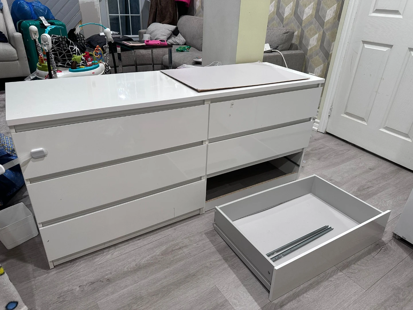 White 6-Drawer Dresser