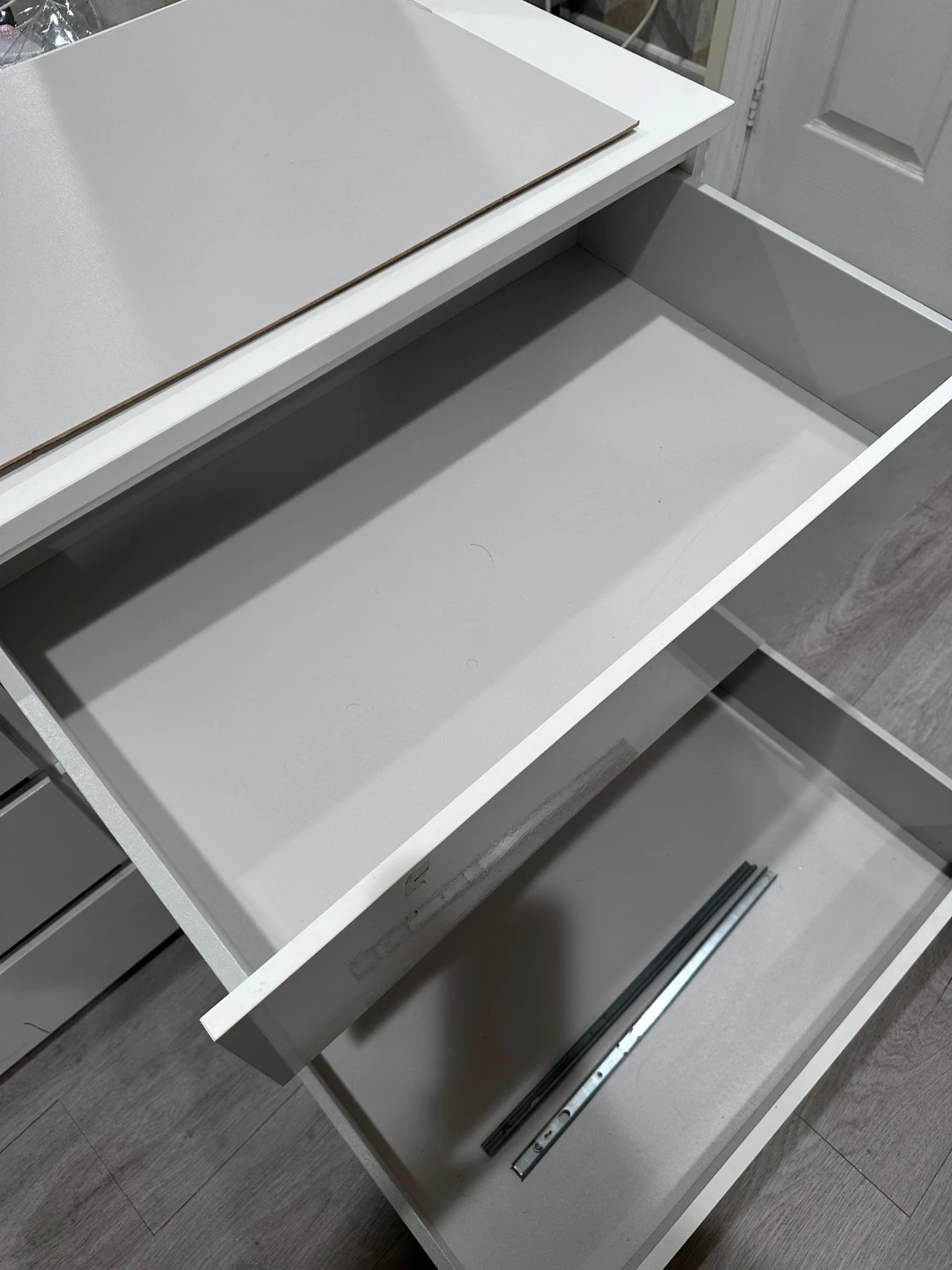 White 6-Drawer Dresser - photo 2