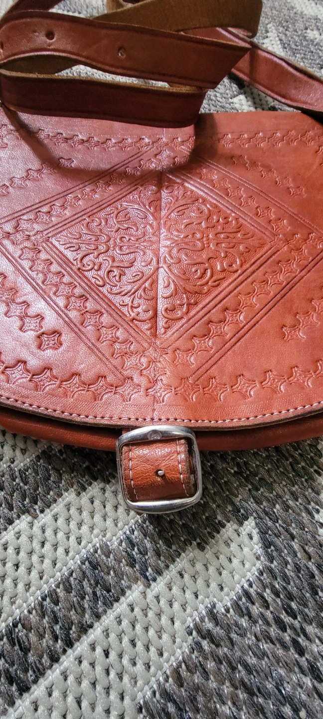 Vintage Brown Leather Embossed Shoulder Bag - photo 2