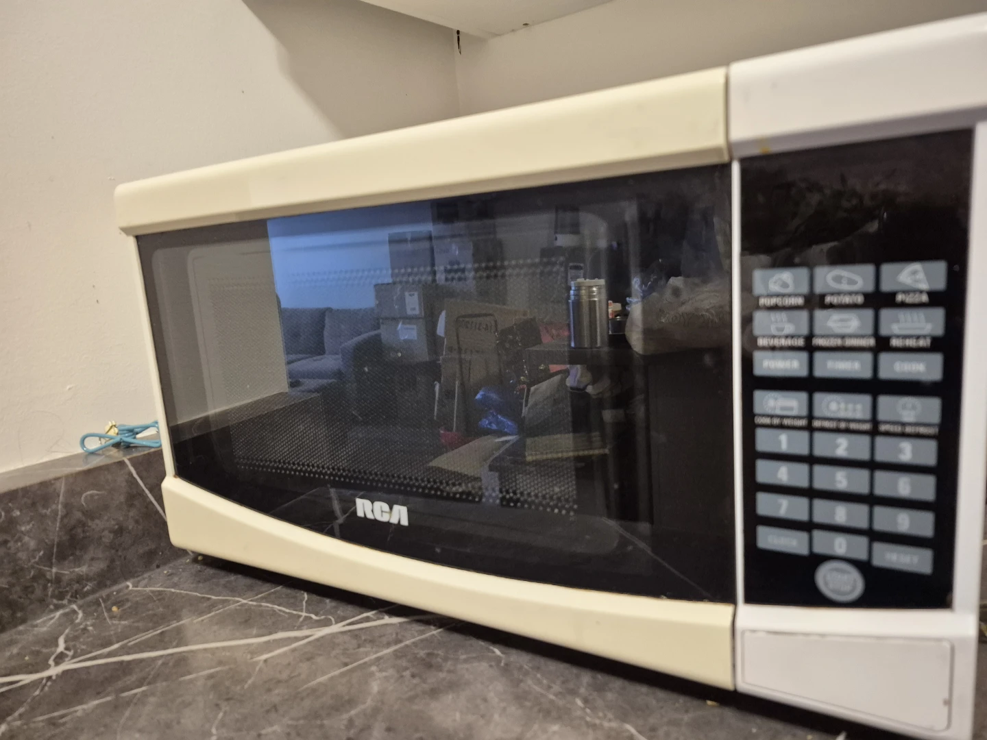 RCA Microwave Oven - photo 3