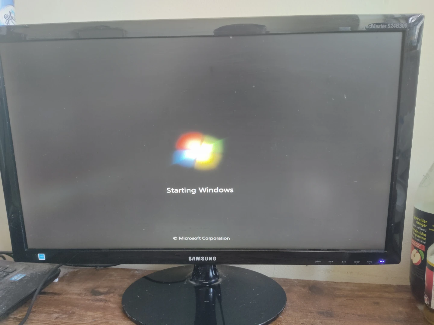 Samsung SyncMaster S24B300 24" Monitor - photo 3