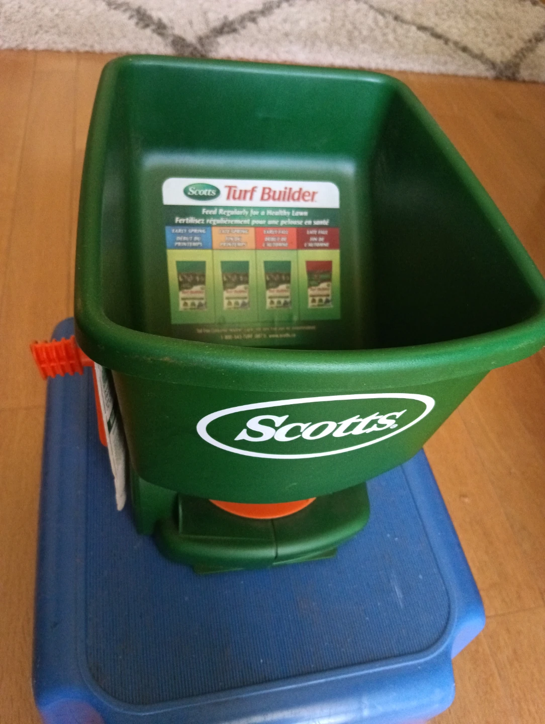 Scotts Easy Hand-Held Spreader