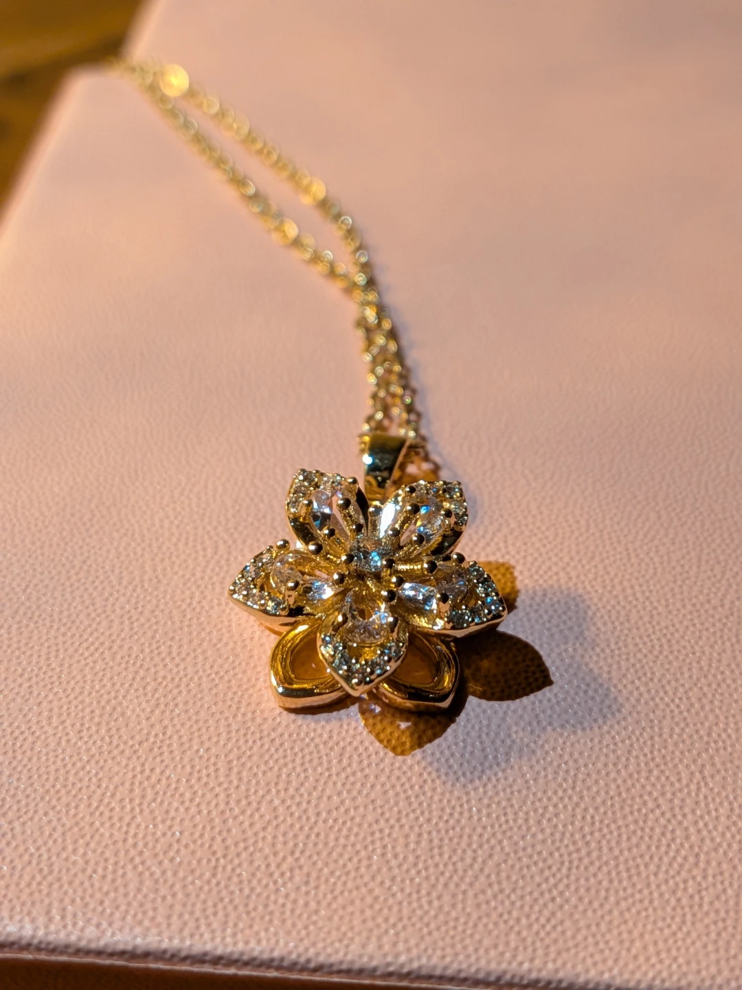 Nush 18 K gold plated Rapunzel gold-tone flower pendant necklace - photo 2