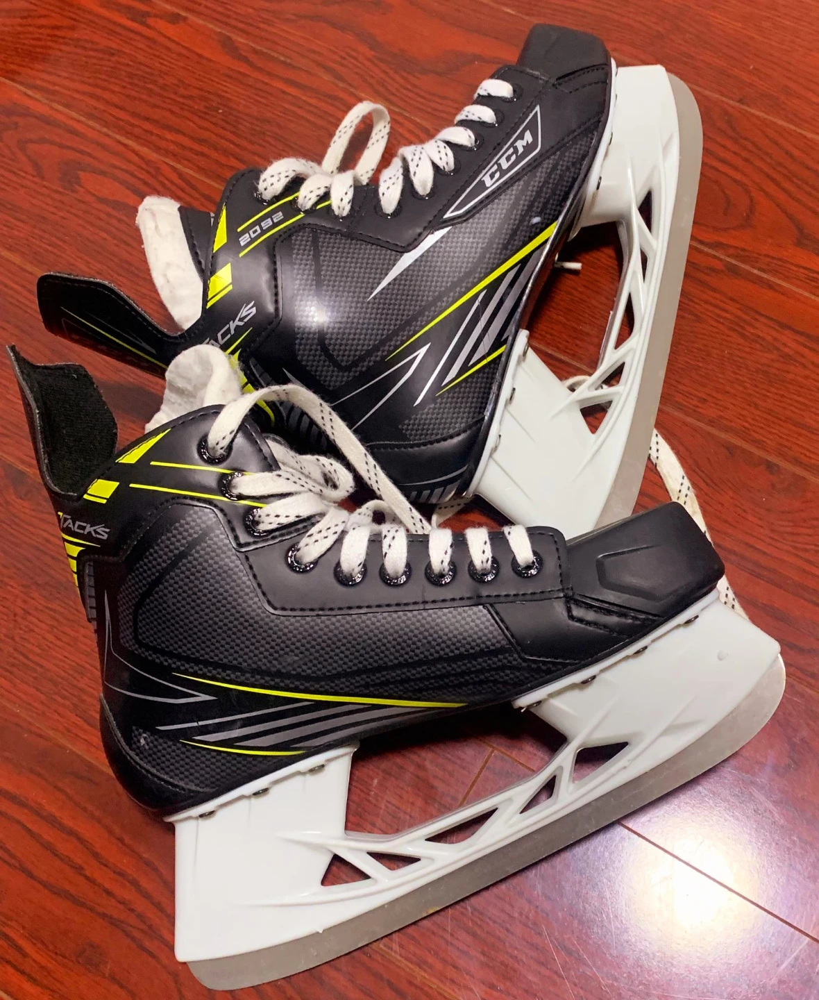 CCM Tacks Hockey Skates and Helmet - photo 4