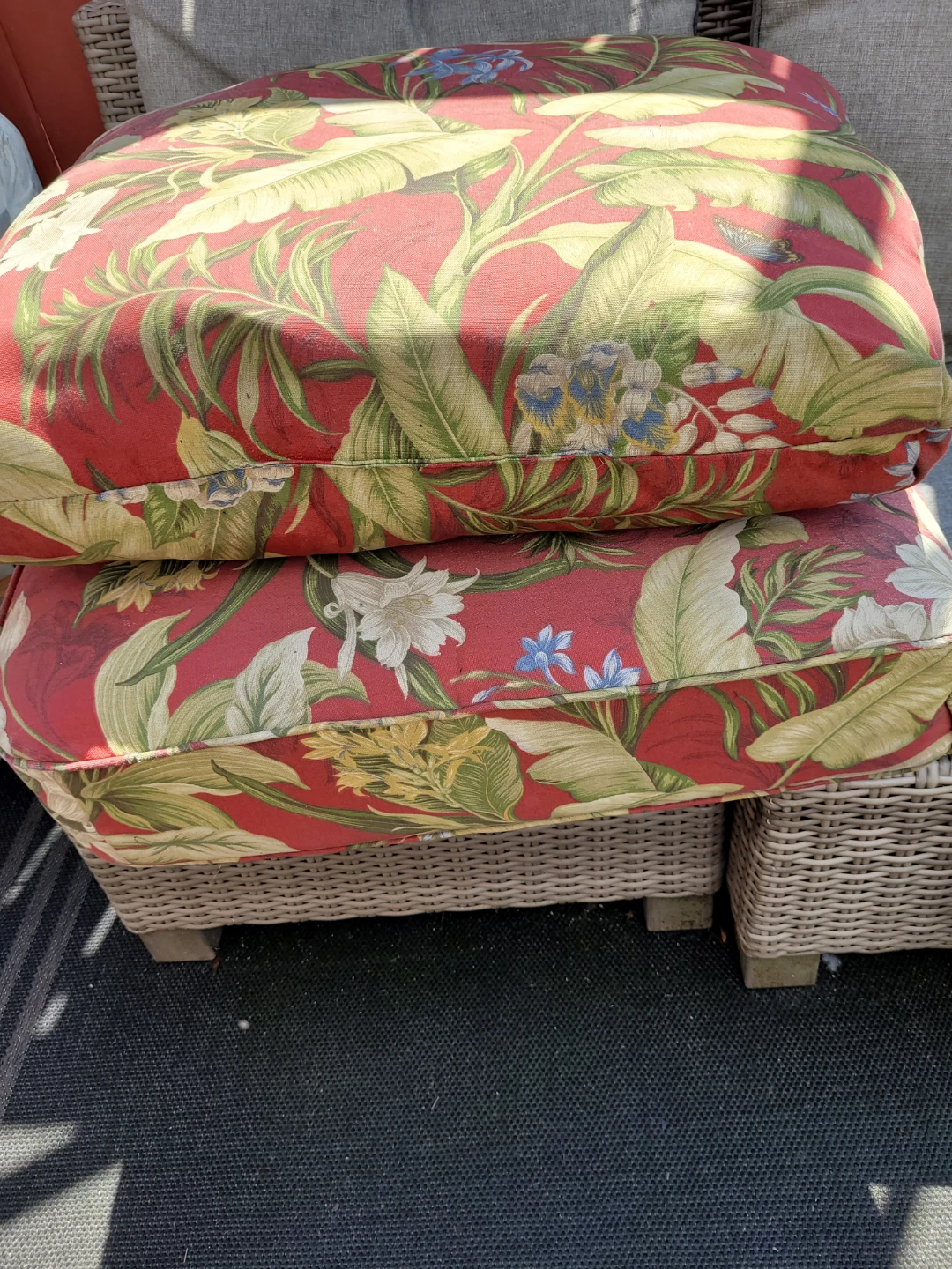 Set of 2 Outdoor Cushions - Tropical Floral Pattern - photo 2