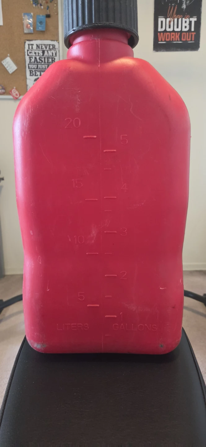 VP Racing 5 Gallon Gas Can - photo 3