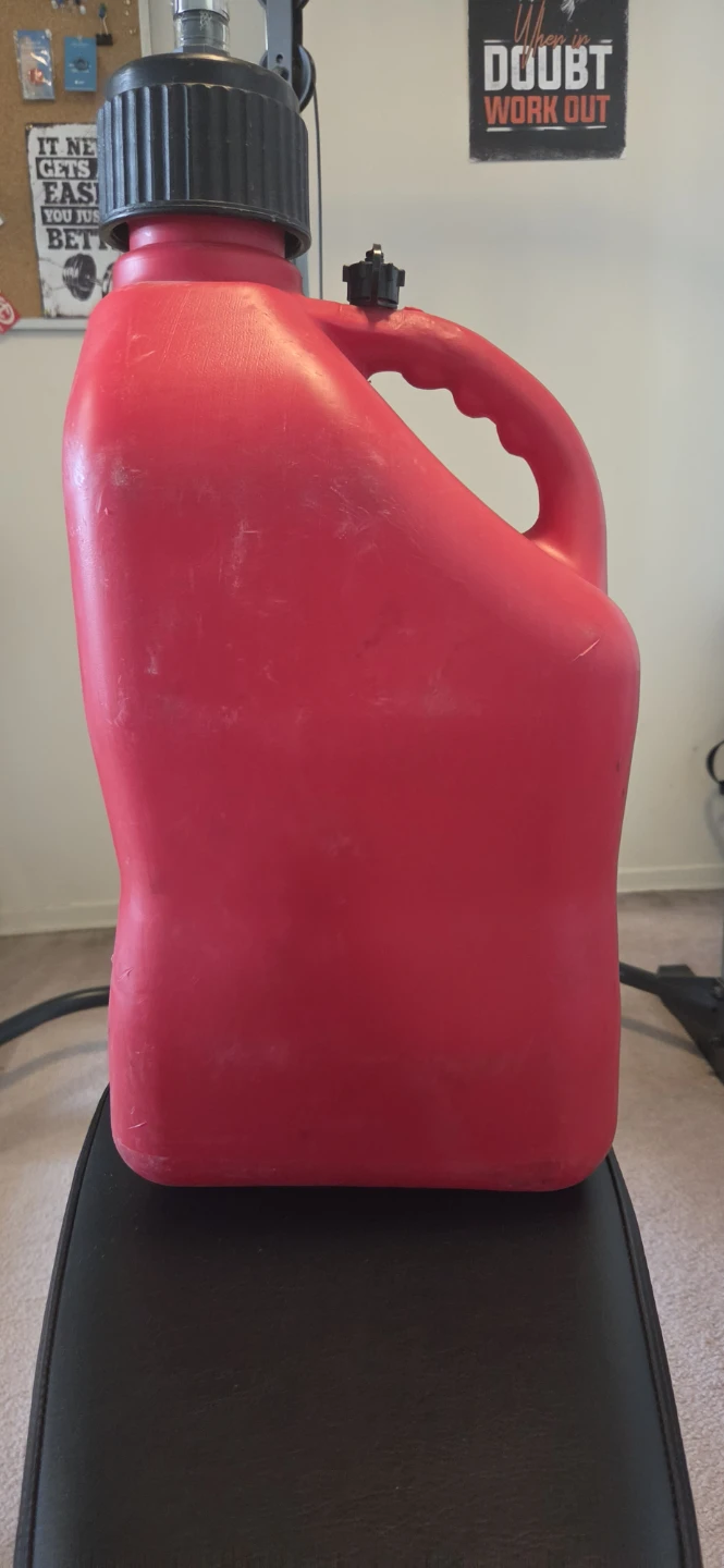VP Racing 5 Gallon Gas Can - photo 4