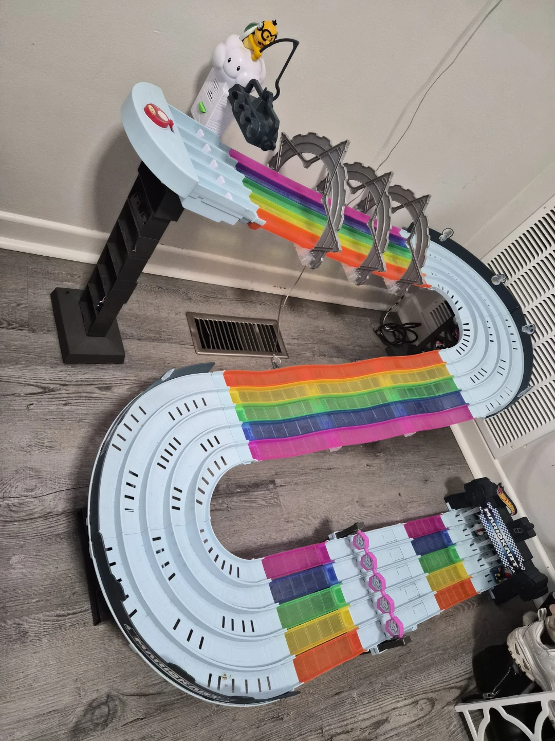 Hot Wheels Mario Kart Rainbow Road Track Set - photo 3