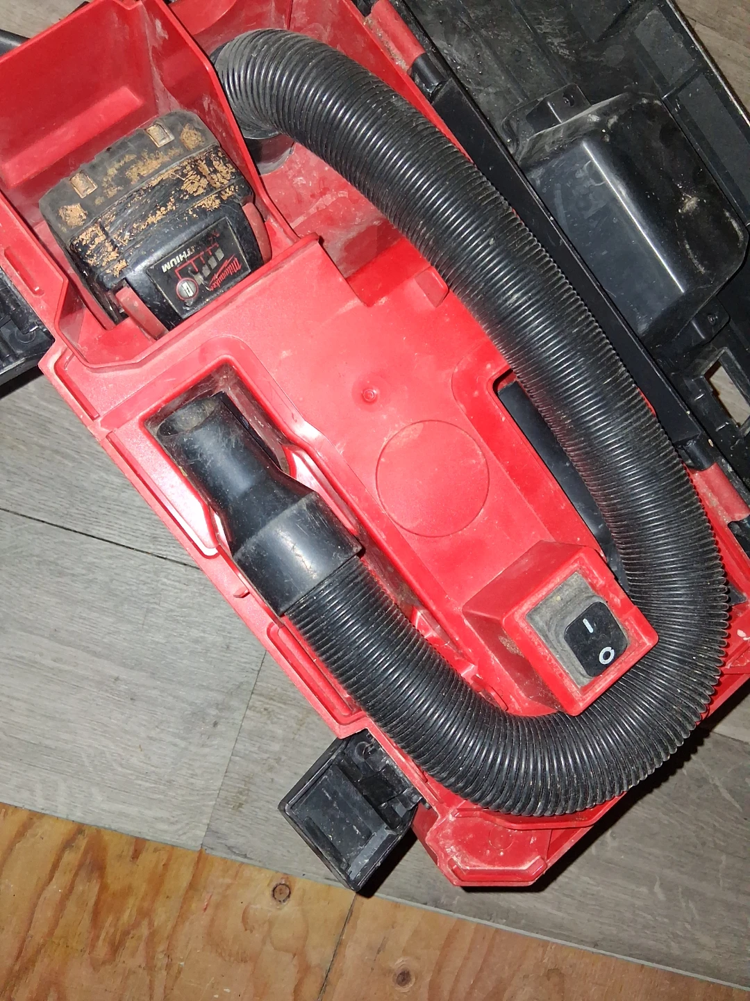 Milwaukee Cordless Wet/Dry Vacuum - photo 2