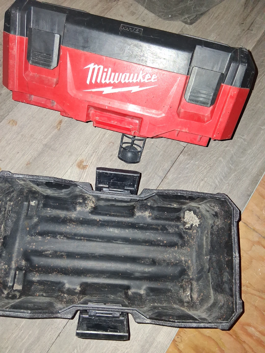 Milwaukee Cordless Wet/Dry Vacuum - photo 3
