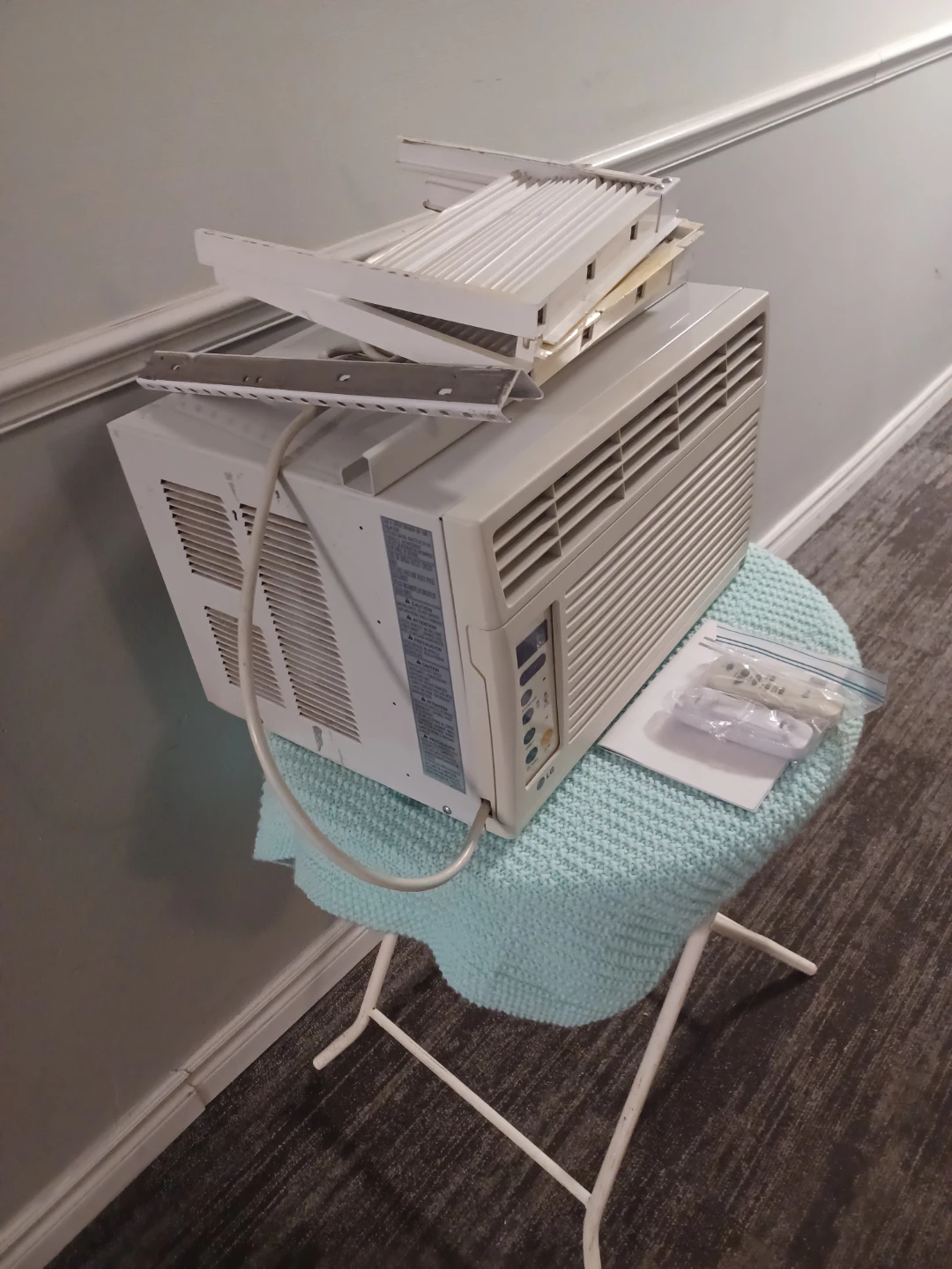 LG Window Air Conditioner - photo 4