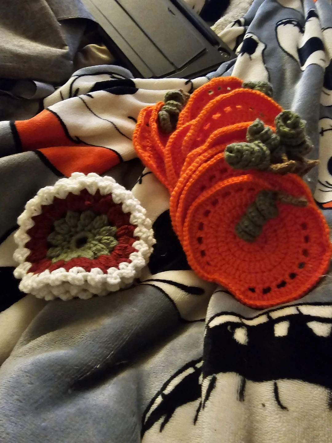 Crocheted Appliques and Coasters - photo 2