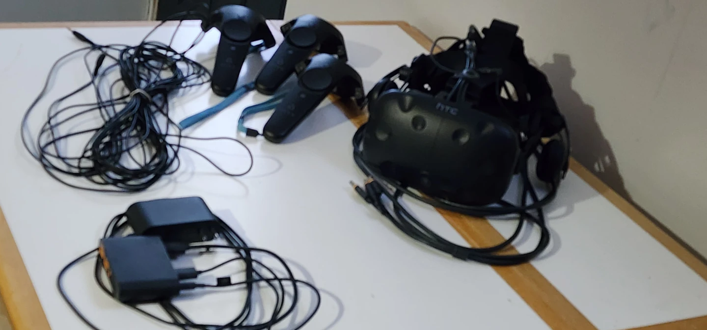 HTC VIVE Virtual Reality System generation 1 with Controllers