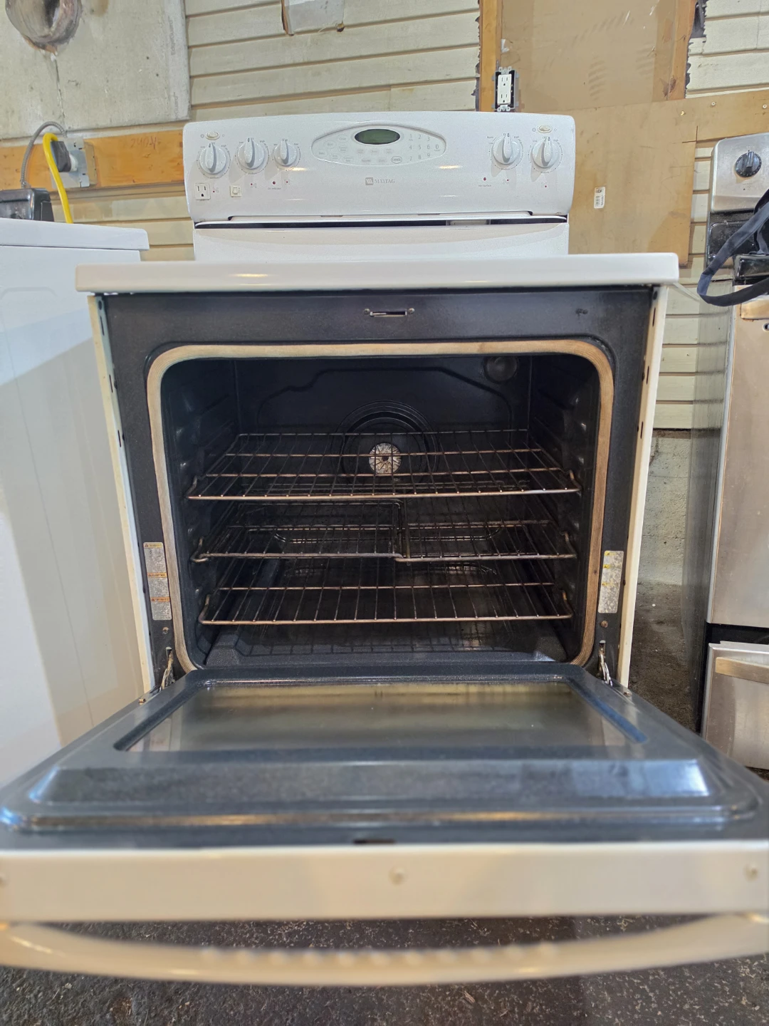 Maytag Electric Smooth-Top Stove – Delivery Available! - photo 4