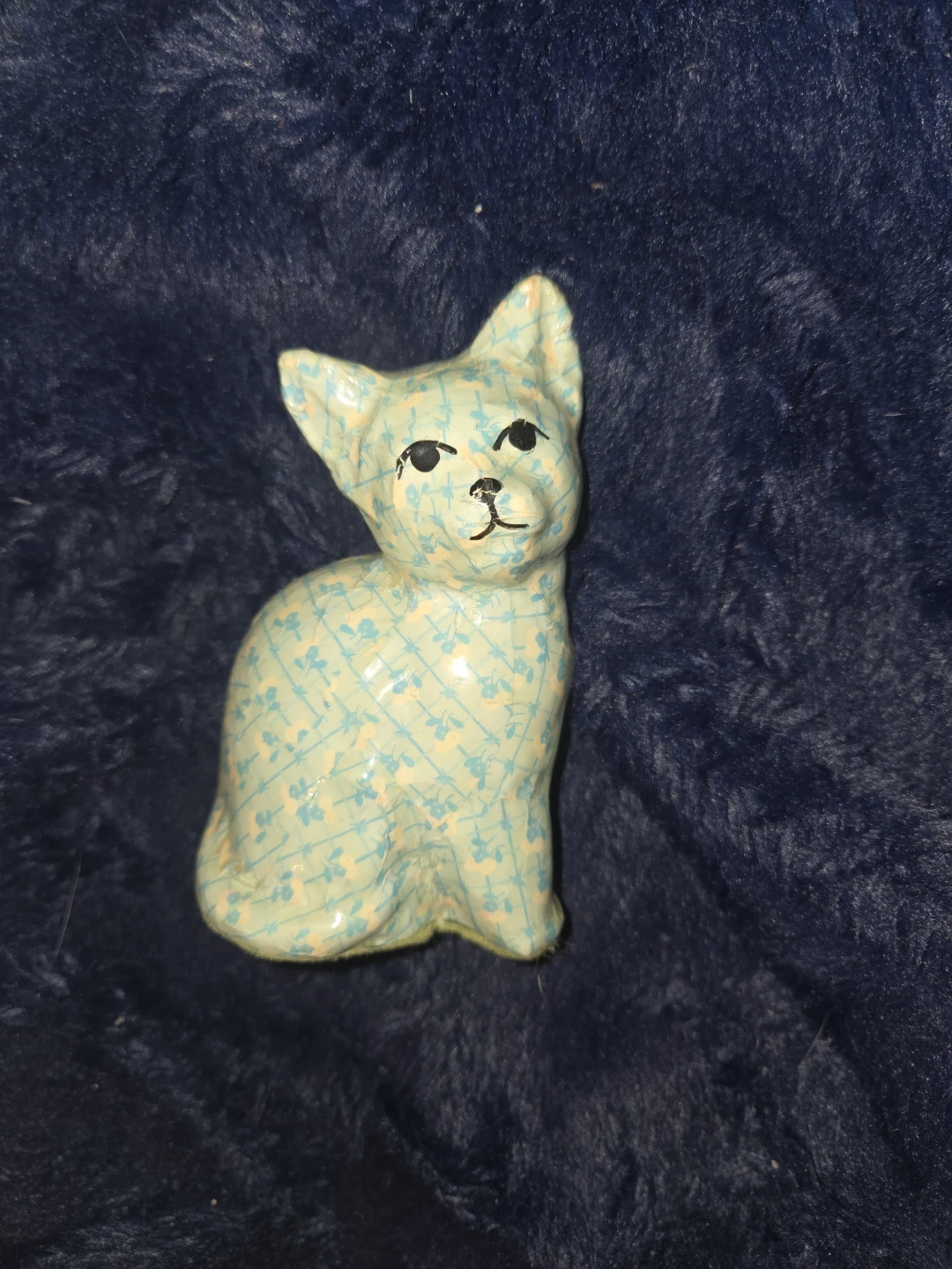Gingham Patch Cat Figurine - Niagara-on-the-Lake