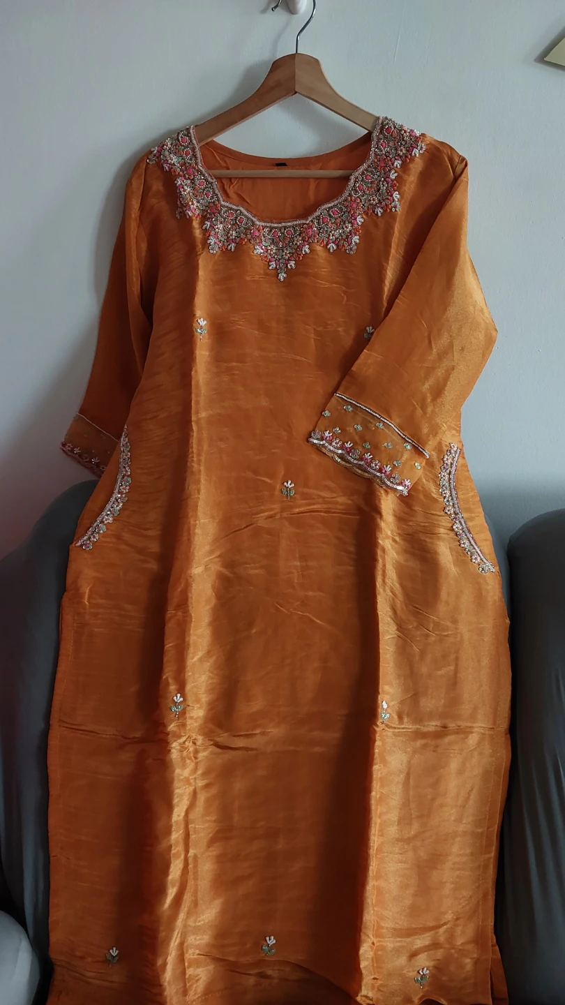 BRAND NEW shimmer fabric, this three-piece ensemble - photo 2