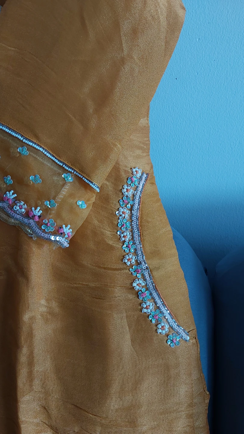 BRAND NEW shimmer fabric, this three-piece ensemble - photo 5
