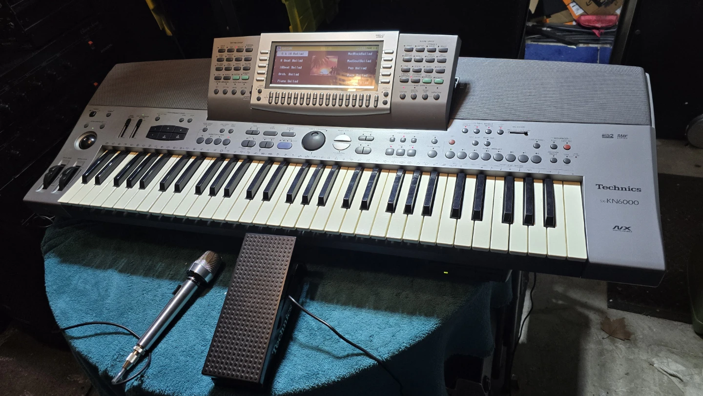 Technics KN6000 Arranger Keyboard