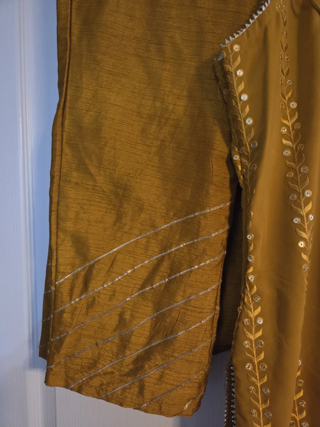 Yellow Embroidered suit, net Dupatta - photo 2
