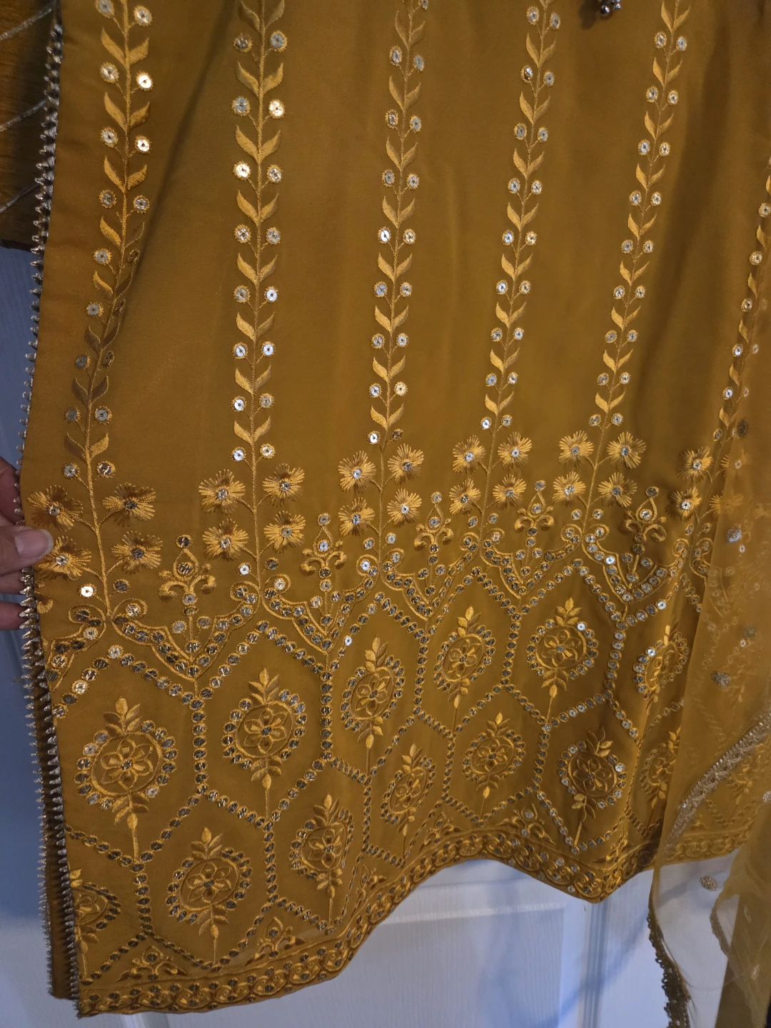 Yellow Embroidered suit, net Dupatta - photo 4