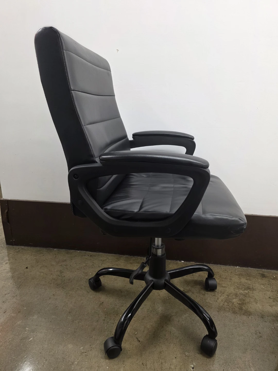 Black Faux Leather Office Chair - photo 4