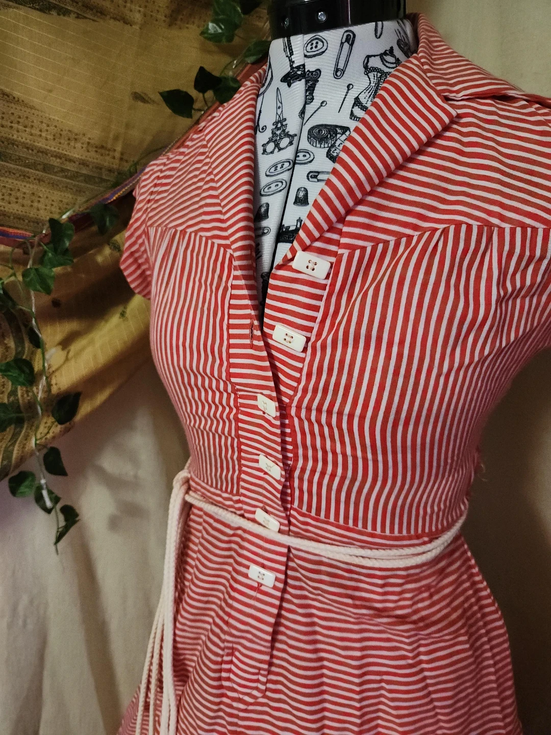 California Holiday Red and White Striped Dress - photo 2