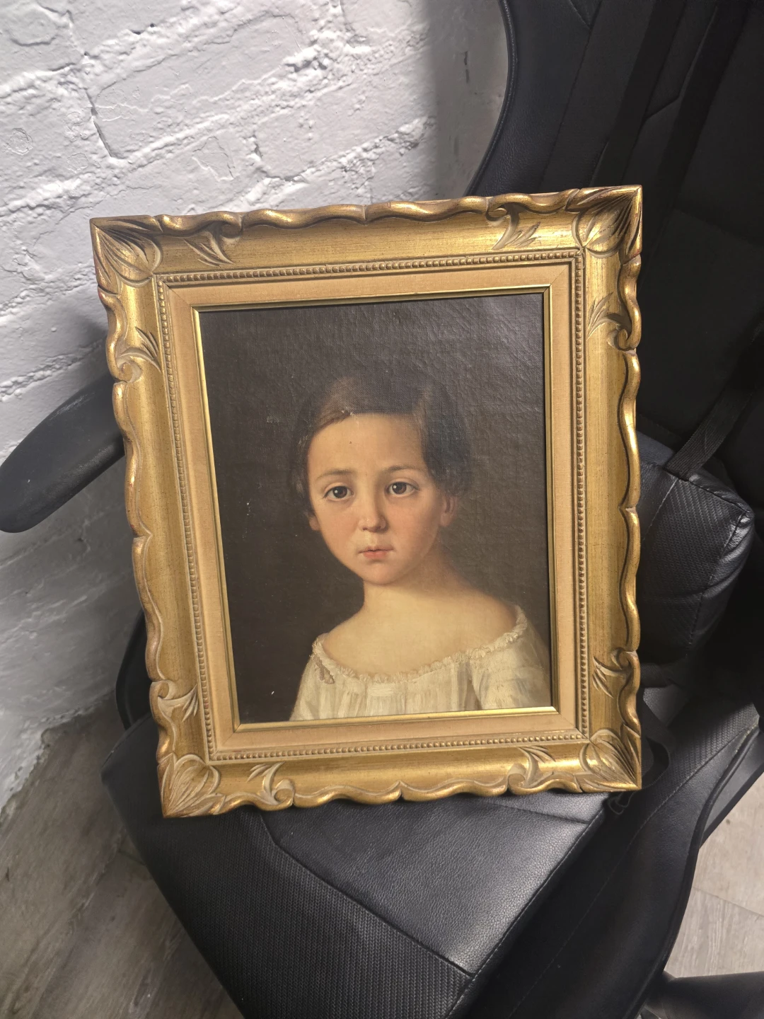Original Oil Painting Portrait of a Child in Gilded Frame - photo 2