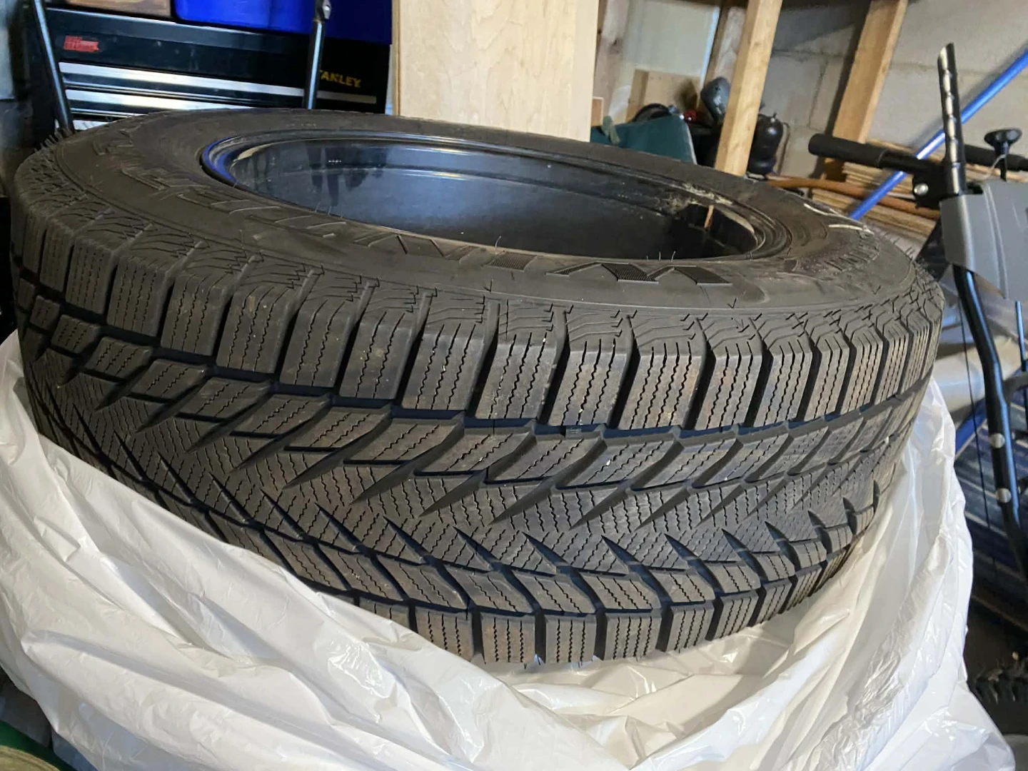 Winter Tire and Rim Set 225/65R17 - photo 4