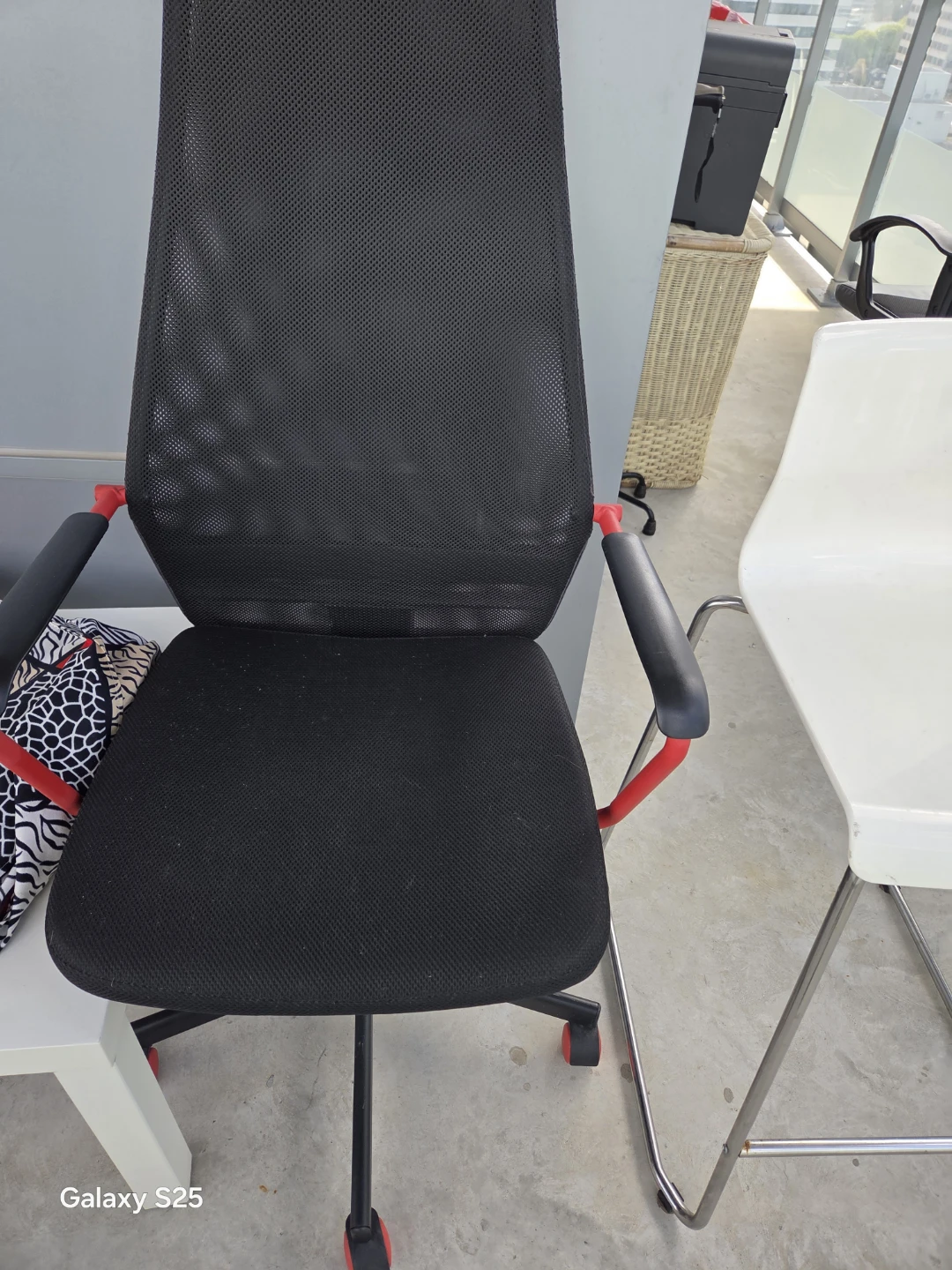 Black Mesh Office Chair with Red Accents - photo 2