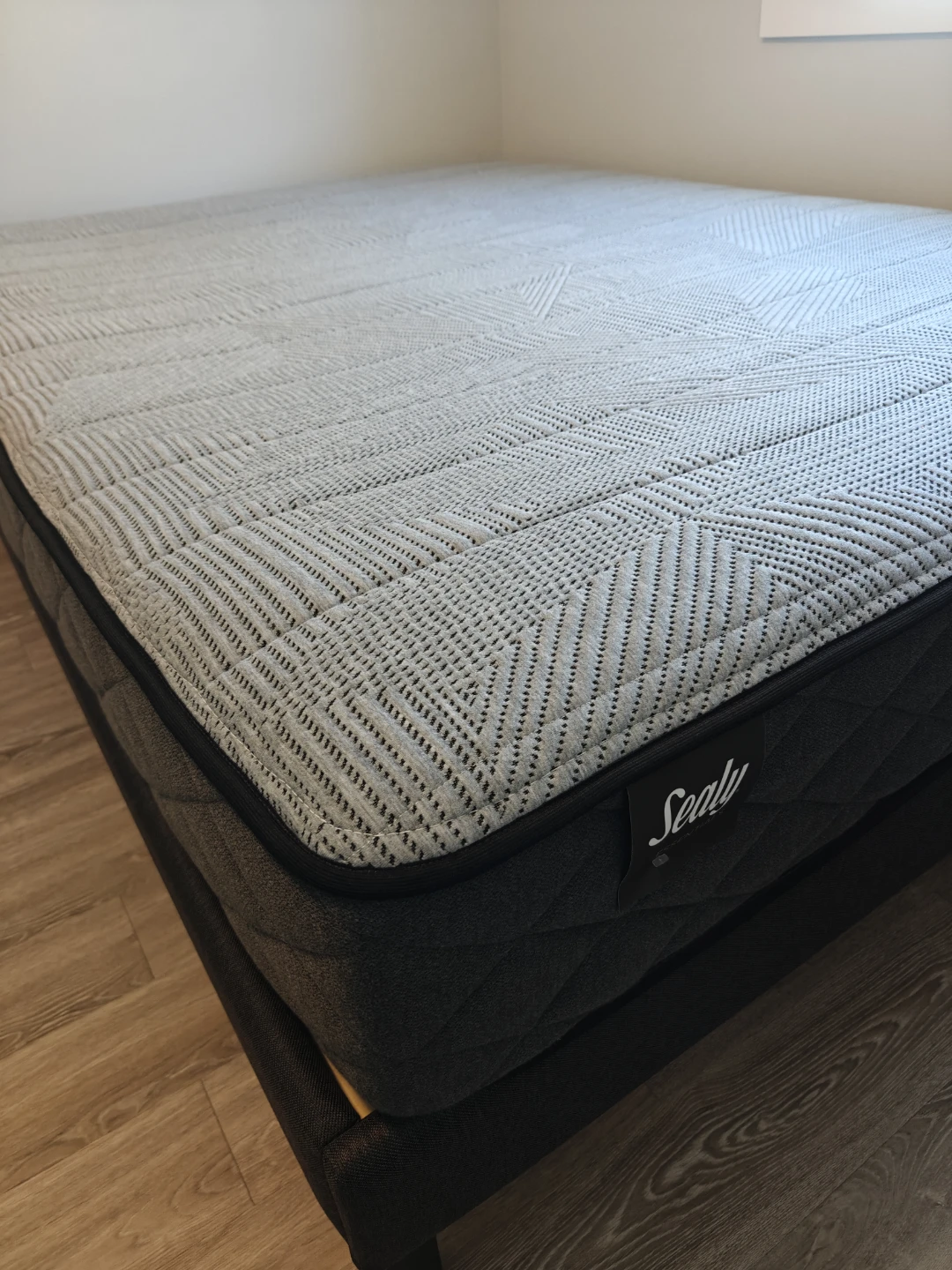 Sealy Queen Mattress with Platform Bed Base