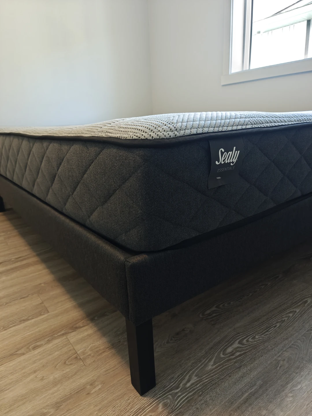 Sealy Queen Mattress with Platform Bed Base - photo 2