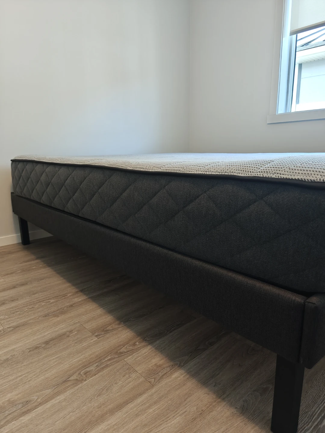 Sealy Queen Mattress with Platform Bed Base - photo 4