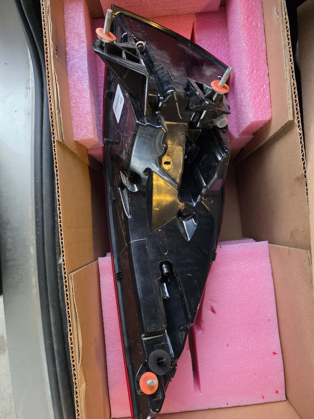 Mercedes-Benz Tail Light Assembly (rear passenger side) - photo 3