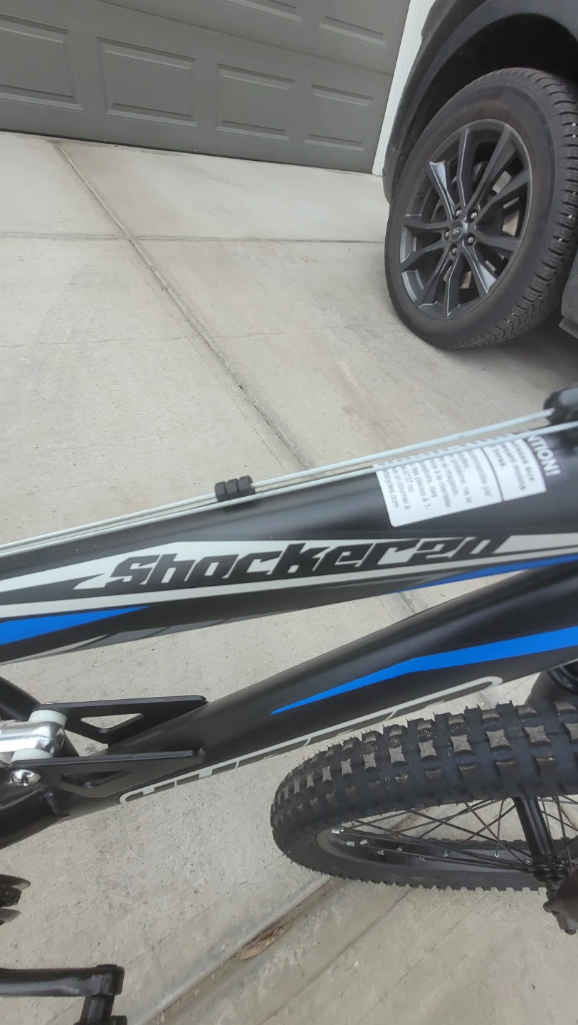Hyper Shocker 20" Kids Mountain Bike - Like New. - photo 3