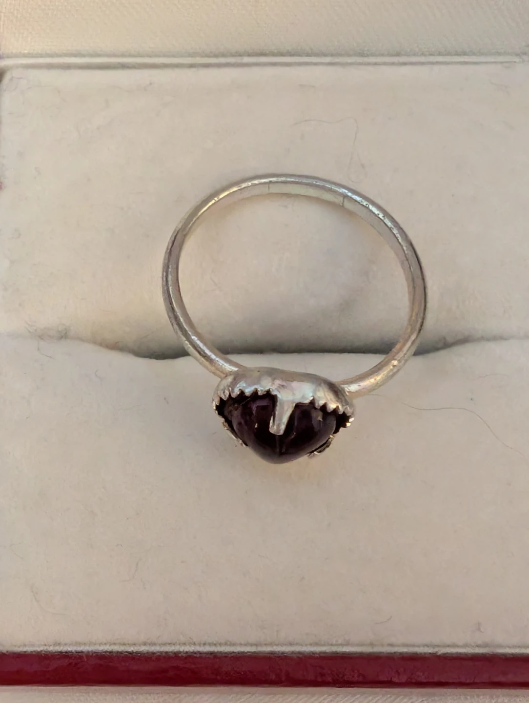 Heart-shaped Garnet Ring in Silver - photo 2