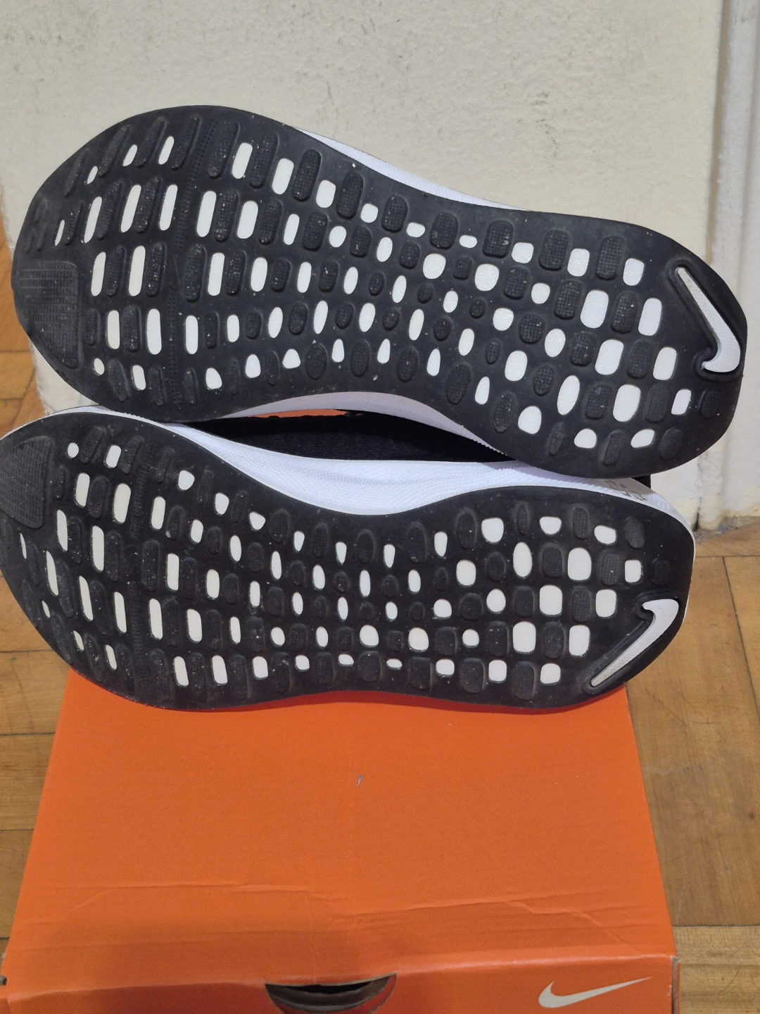 NIB)Nike ReactX 7.5 Infinity Run 4 Running Shoes Black White - photo 2