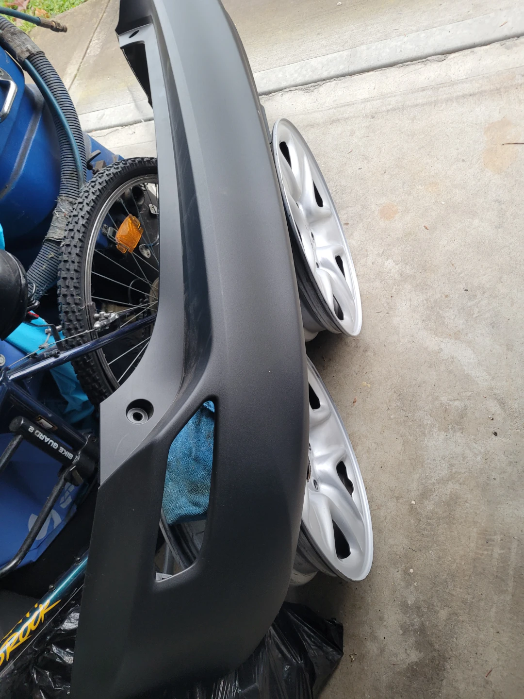 TOYOTA RAV4 OEM BRAND NEW REAR BUMPER - photo 4
